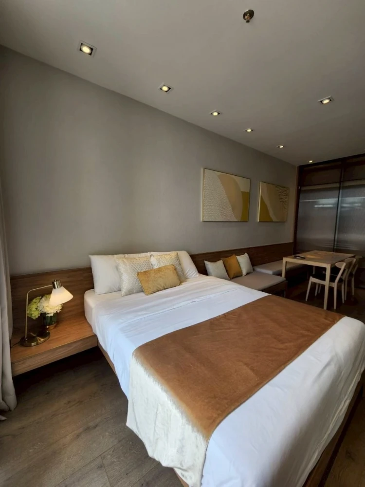 For rent: Park 24 Origin Phrom Phong, 20th floor, very high, with beautiful built-in furniture, fully decorated, ready to move in.