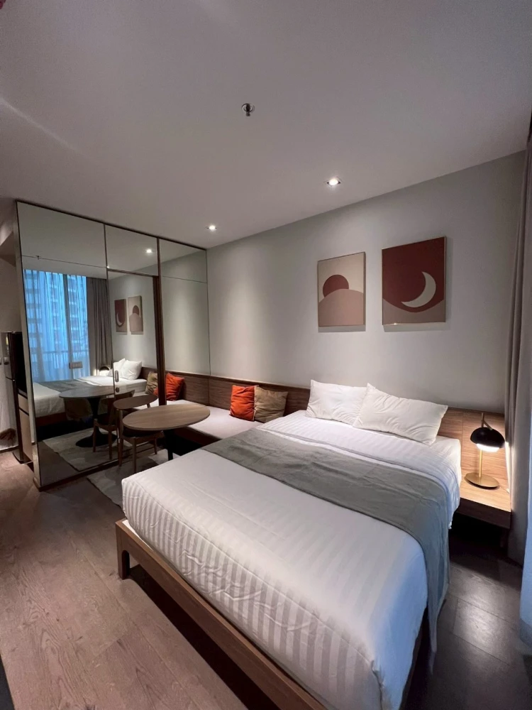 For rent: Park 24 Origin Phrom Phong with excellent built-in furniture. Don't miss it!