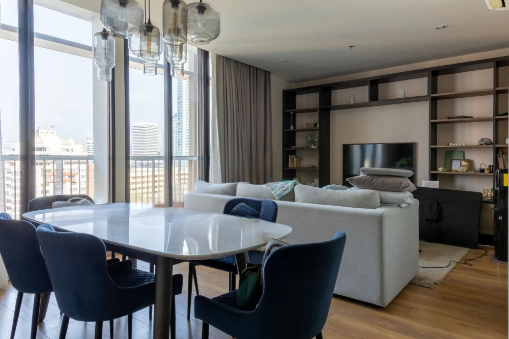 For rent sell Park 24 Origin Phrom Phong, 2-bedroom premium room, beautiful open view in 3 directions, decorated in a luxurious Scandinavian style.
