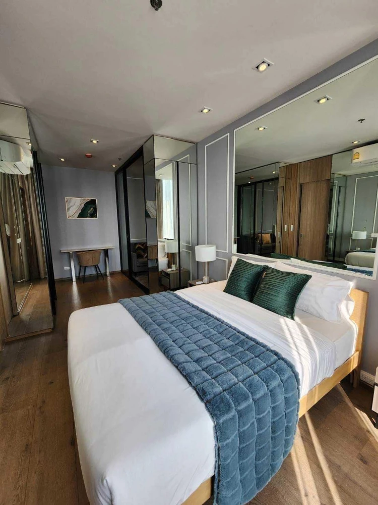 For rent: Park 24 Origin Phrom Phong, 40th floor, very high, fully furnished, built-in, very nice, reserve now.