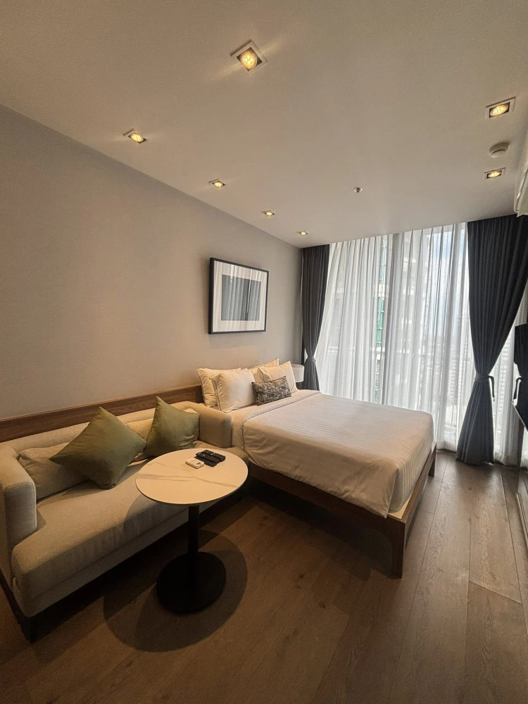 For rent: Park 24 Origin Phrom Pong, room size 24 sq m, Studio, 23rd floor, complete with appliances and furniture. Reserve now.
