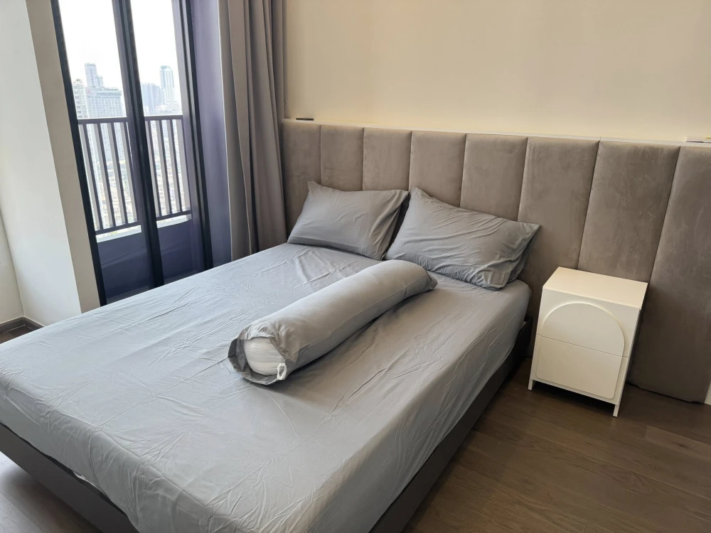 For rent: Park Origin Chula Samyan. Spacious room with ample usable space in a prime location. Fully furnished. Book now!