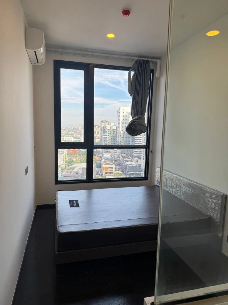 For rent: Park Origin Thonglor, spacious room, fully furnished, ready to move in. Interested? Hurry and reserve now!