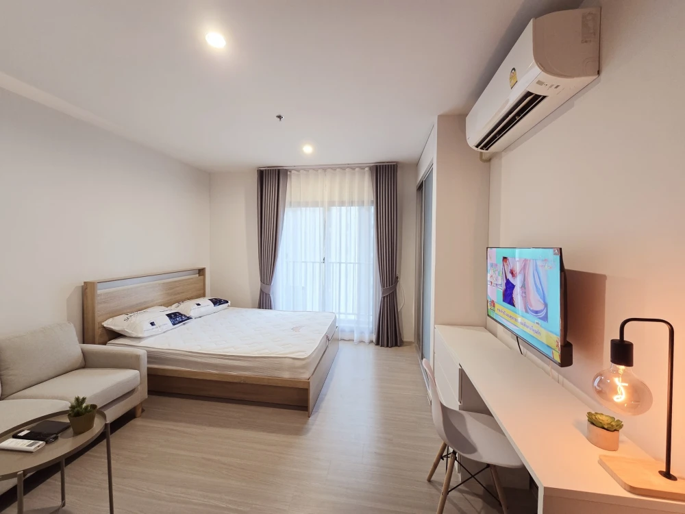 For rent: Parkland Phetkasem 56, Studio room, 22nd floor. Beautiful view, private walls, secure location, next to the fire escape. You can't miss this