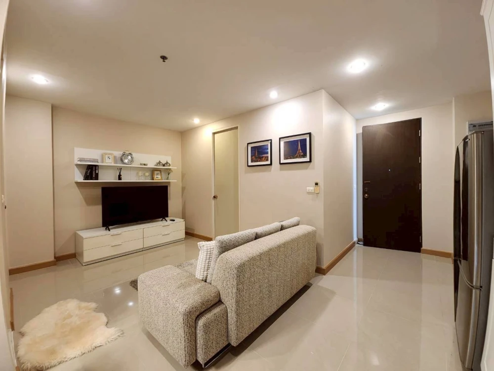 For rent: Parkland Srinakarin, high floor unit, spacious and comfortable, fully furnished. Book now, don't miss out!!!