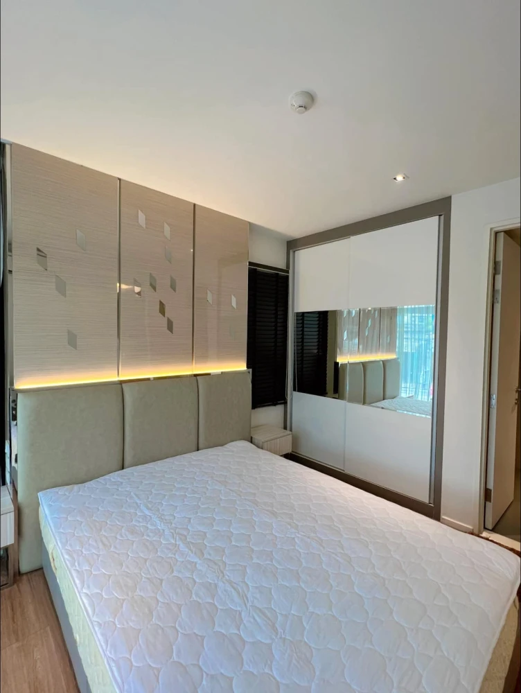 For rent: Parque Phutthabucha 48, beautiful fully furnished unit with high-quality built-in furniture and spacious living area. Book now!