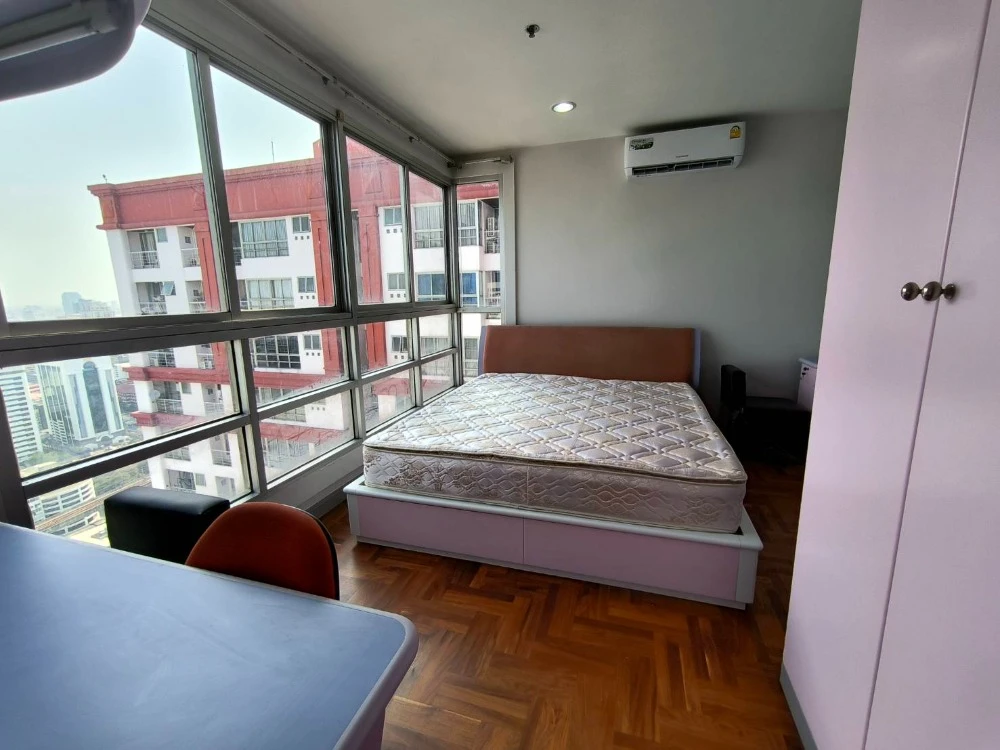 For rent: Pathumwan Resort, 30th floor. High floor, great view, fully furnished. Book now!