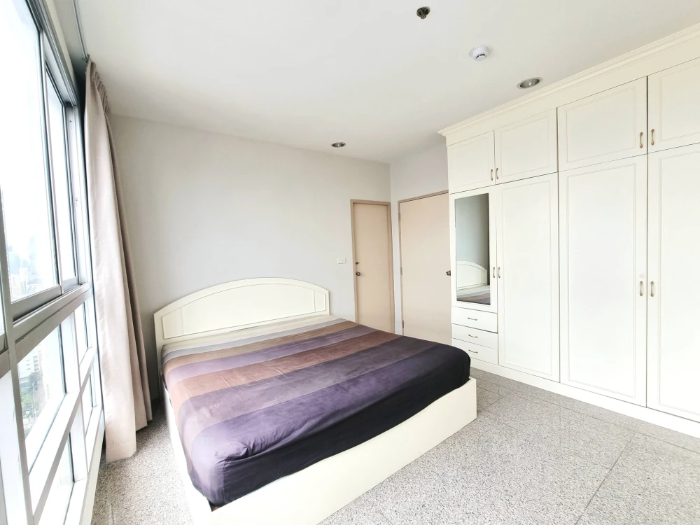 For rent: Pathumwan Resort, 2 bedrooms, spacious living area, fully furnished. Book now!
