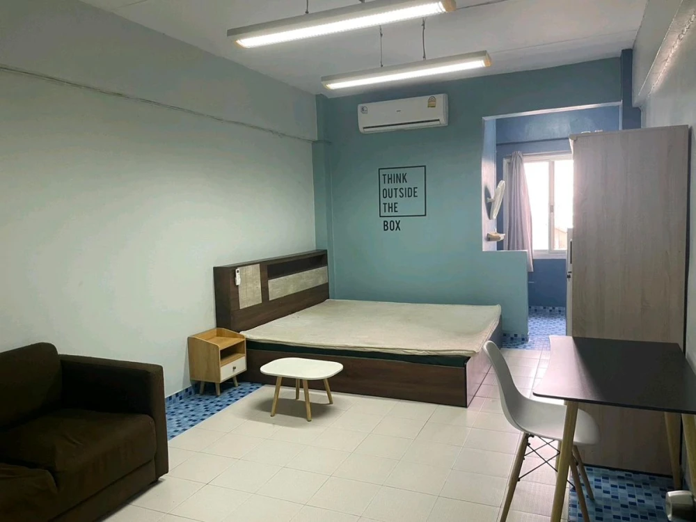 For rent: Pattanakarn Life Complex, 7th floor, fully furnished, ready to move in. Interested? Hurry and book now! Urgent!