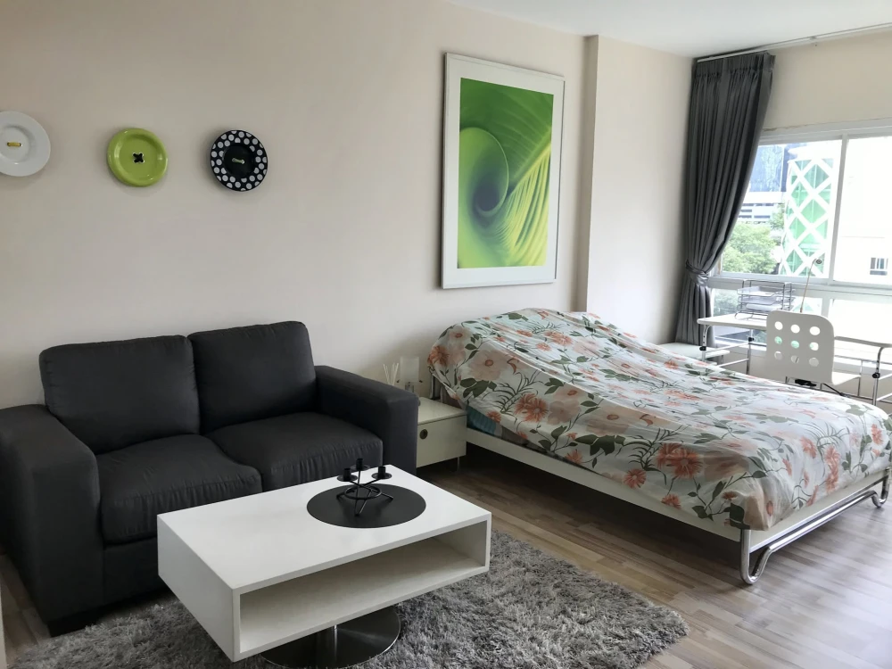 For rent: PG RAMA 9 Condominium, 1 bedroom, 1 bathroom, fully furnished, city view. Just bring your bags and move in!