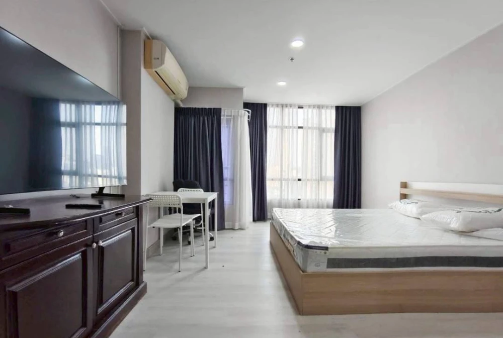 For rent: Phayathai Place, 1 bedroom, 1 bathroom. Great location. Fully furnished. Just bring your bags and move in!