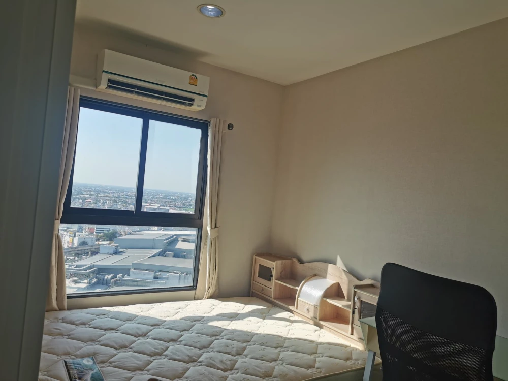 Plum Condo Central Station for rent, high floor unit, fully furnished with appliances, affordable price. Book now!