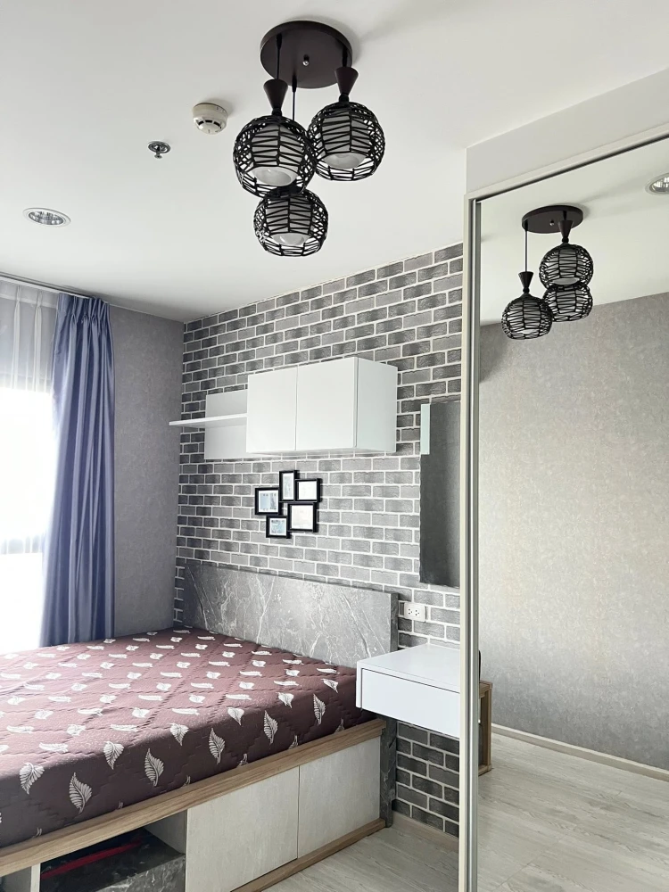 Plum Condo Central Station for rent, 10th floor unit. High-quality wallpaper and fully furnished. Book now!