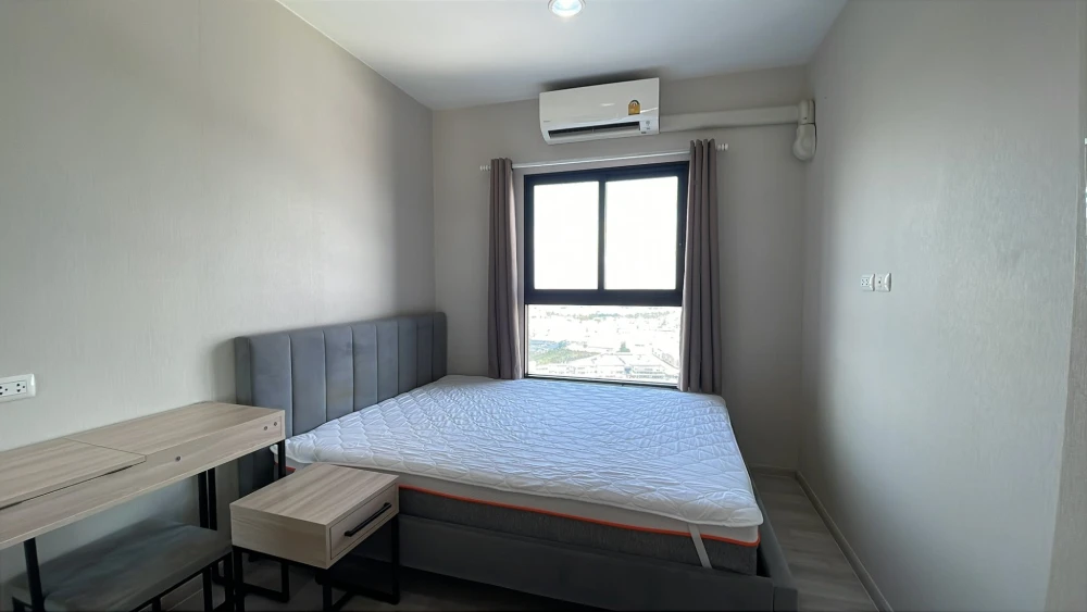 Plum Condo Central Station 2 for rent. High floor unit, fully furnished, affordable price. Book now, don't miss out!!!