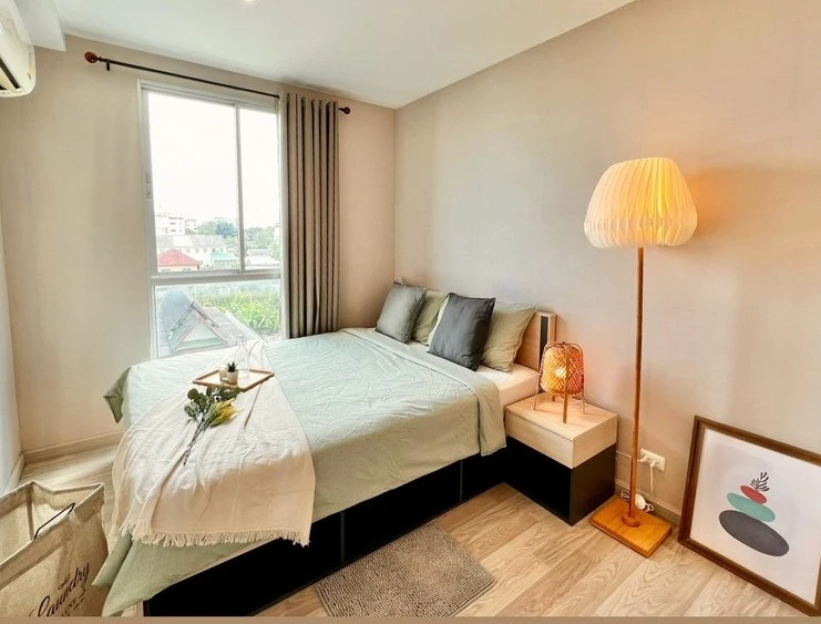 Plum Condo Chokchai 4 for rent. 4th floor unit with pool view. Fully furnished. Book now!