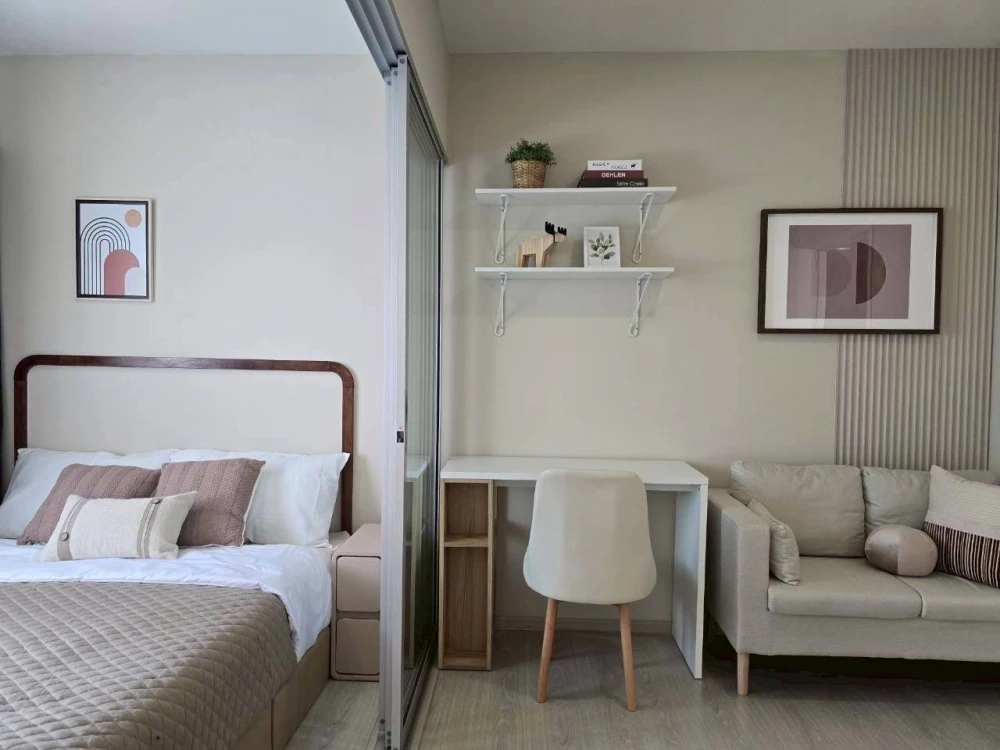 Plum Condo Park Rangsit for rent. Corner unit with exterior view, no shared headboard. Ready to move in. Book now before you miss this opportunity!
