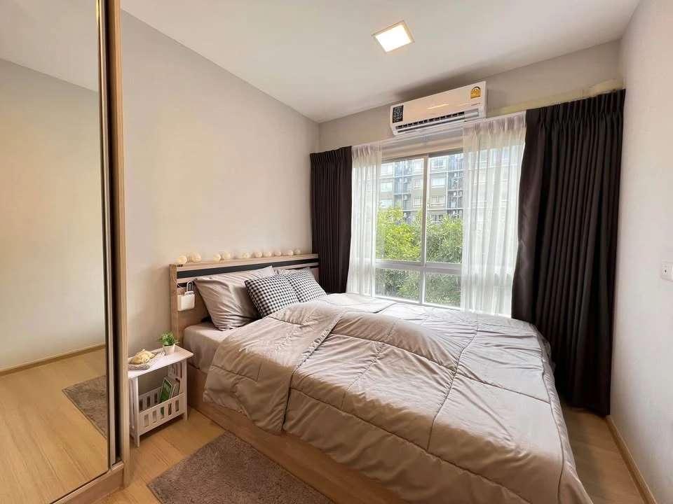 Plum Condo Rangsit Alive 1 for rent, 3rd floor, pool view, the room is cool and comfortable all day, not hot at all, very worth booking.