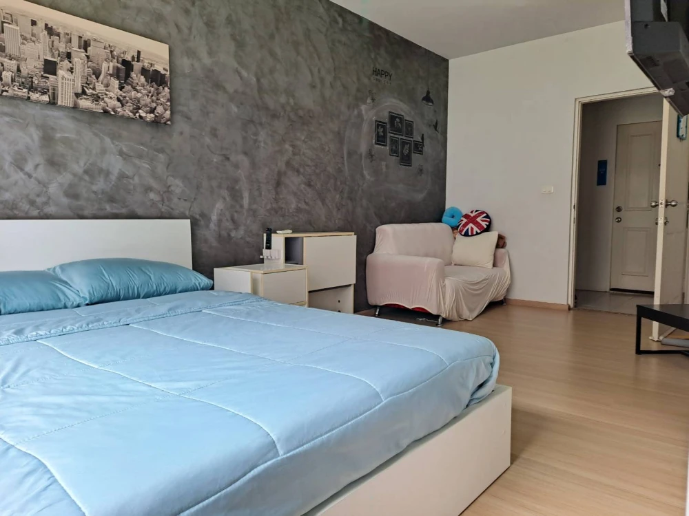 Plum Condo Samakkhi for rent, modern decoration, walls painted in Loft Style, very good price, great value, book now!