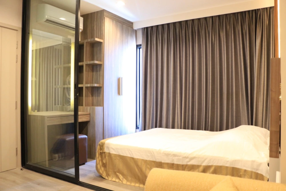 Politan Rive for rent, high floor room, fully furnished, affordable price. Good deal like this, hurry and reserve before it's gone.
