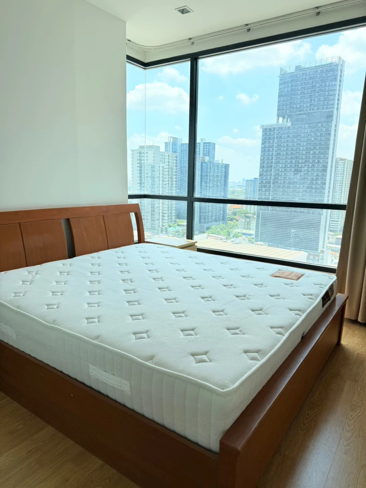 For rent: Q House Sukhumvit 79. Spacious and comfortable room, fully furnished. Book now!