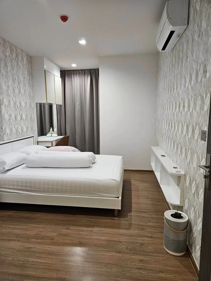 For rent: Q Prasarnmit, decorated with built-in furniture, beautiful design, comfortable to live in, wallpapered throughout the room, Fully Finished,
