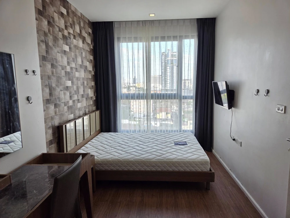 For rent: QUINN Ratchada 17, 9th floor, open view, no buildings blocking it, morning sun, cool room, breeze all day, nice wallpaper, hurry and reserve