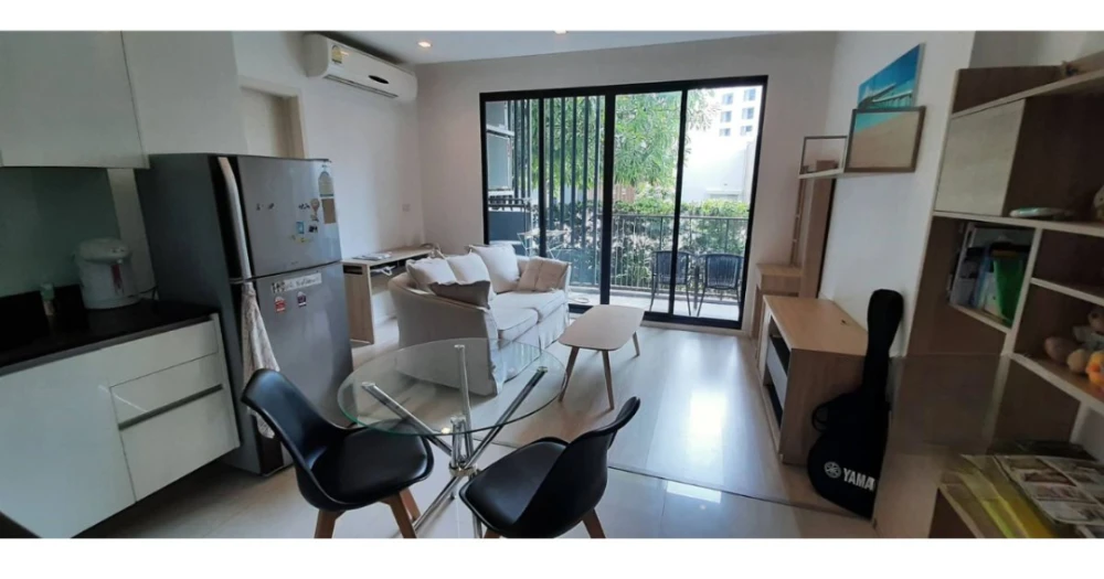 For rent: Quinn Ratchada 17, 5th floor. Pool view + greenery surrounding the room. Peaceful and private atmosphere, giving a resort-like feeling in th