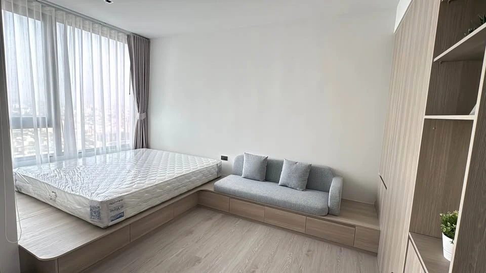 For rent Reference Sathorn - Wongwianyai 36th floor, high and beautiful view, has built-in furniture, must arrange.
