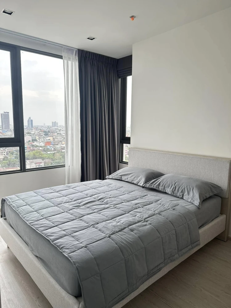 For rent Reference Sathorn - Wongwianyai 1 bedroom plus room, fully furnished, just bring your own stuff and move in.
