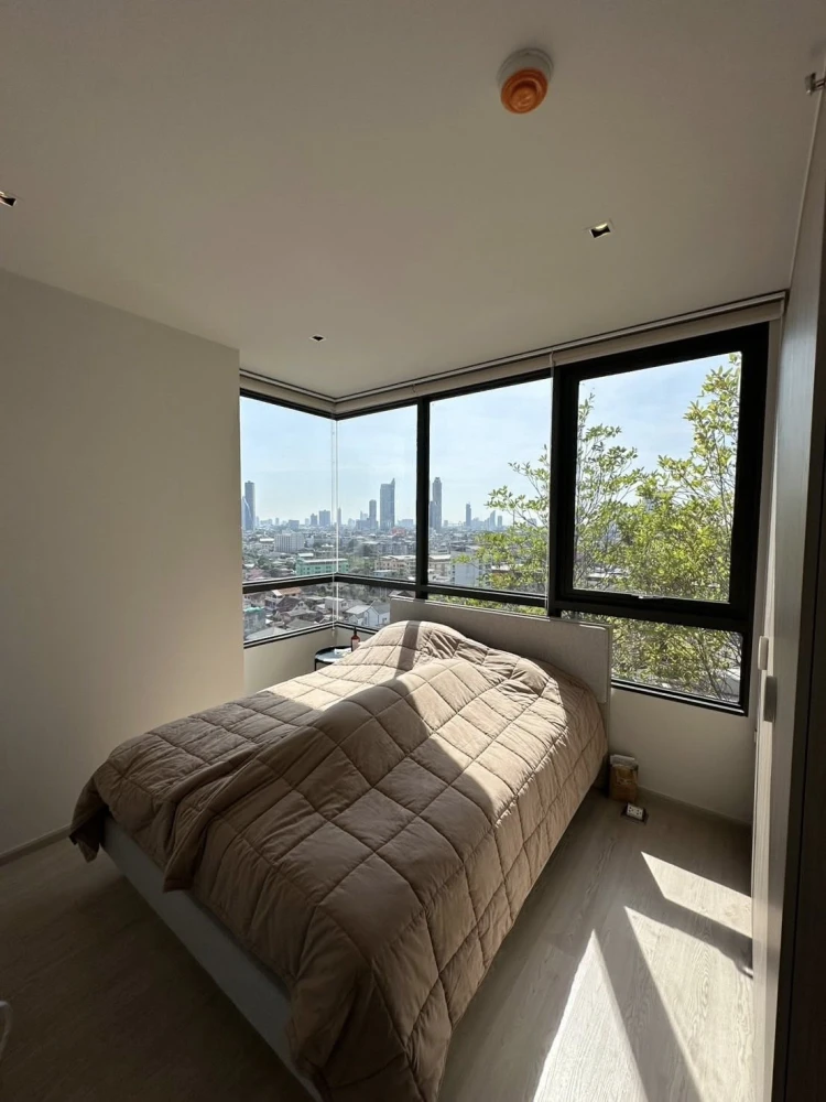 For rent: Reference Sathorn-WongwianYai, 1 Bedroom plus (34 sqm) unit with excellent amenities. Book now!