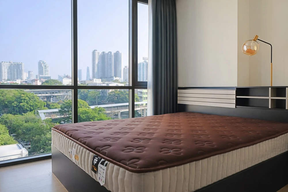 For rent: Regal Sathorn–Naradhiwas, corner unit offering privacy and spacious living area. You definitely don't want to miss this opportunity!