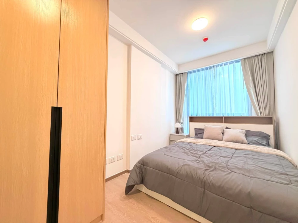 For rent: Regal Srinakarin 40, 1 Bedroom unit with separate closed kitchen, fully furnished and equipped with appliances. Ready to move in.