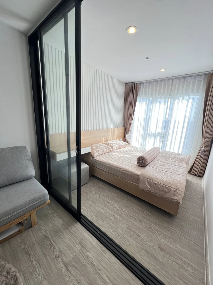 For rent: Regent Home Bangna. A lovely unit with high-quality built-in furniture at an amazing price. You definitely don't want to miss this!