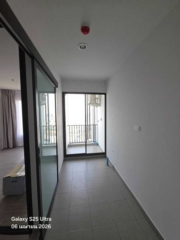 For rent: Regent Home Wutthakat. Well-partitioned rooms with separate zones. Amazing price! You'll regret not booking!