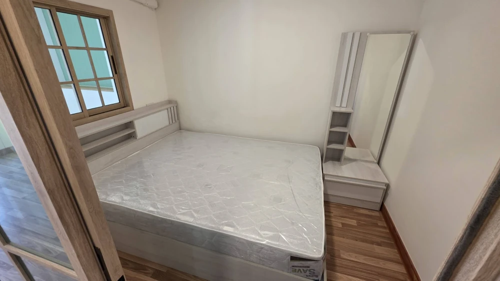 For rent: Regent Home 10 Chaengwattana, 7th floor unit. Beautifully decorated and fully furnished. Don't miss this great opportunity!
