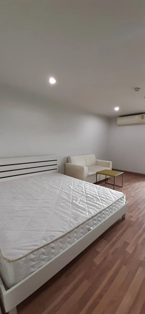 For rent: Regent Home 10 Chaengwattana. Ready-to-move-in unit at an affordable price. Book now!