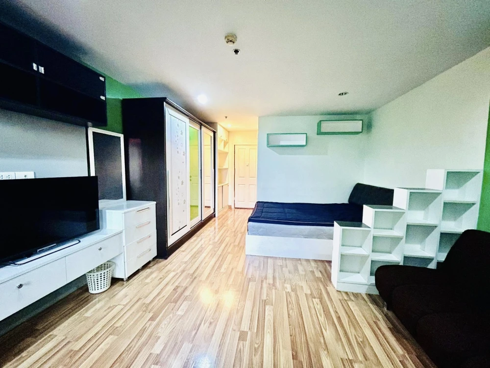 For rent: Regent Home 15 Changwattana, studio room, 8th floor, comes with a very good price, hurry and reserve now.