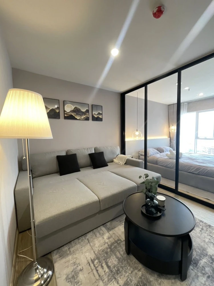 For rent: Regent Home Bangna, very high floor, Chao Phraya River view, next to fire escape, no opposite unit. High-quality built-in furniture. Book no