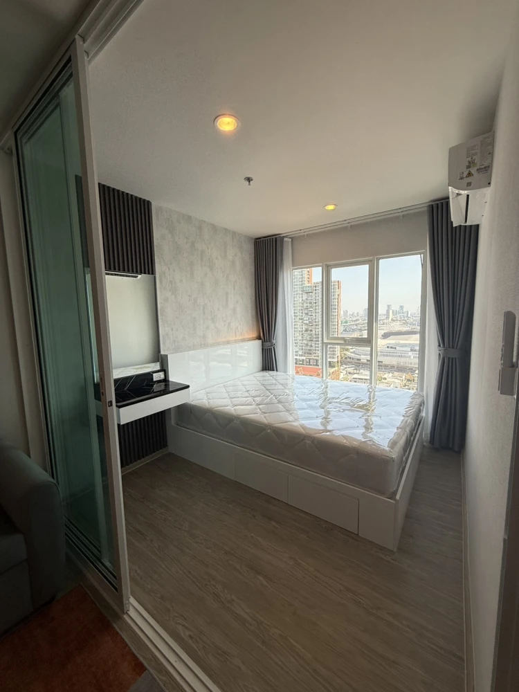For rent: Regent Home Bangna, high floor, beautiful view. Furnishing: Fully furnished + appliances. Just bring your bags and move in.