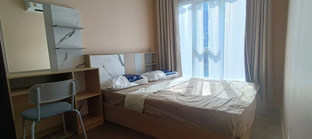 For rent: Regent Home Bangna, high floor, beautiful view, airy, not hot, fully furnished + electrical appliances, just bring your bags and move in.