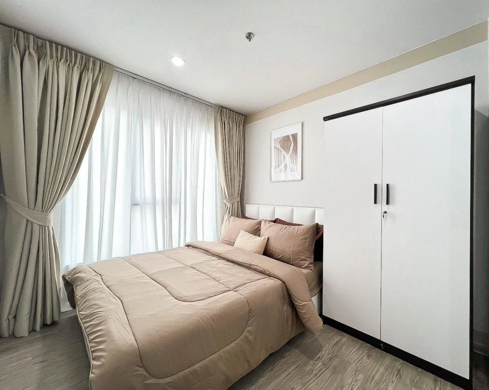 For rent: Regent Home Bangna, high floor, unobstructed view, pleasant atmosphere, receives morning sunlight, good breeze, not hot in the afternoon. Do