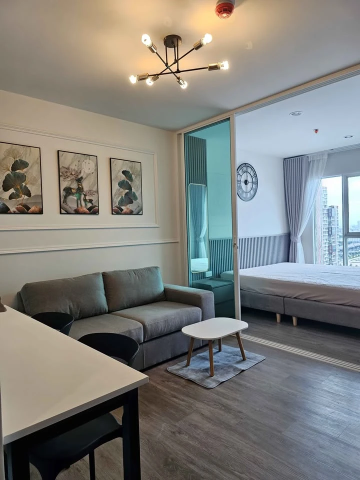 For rent: Regent Home Bangna, 26th floor, very high floor, fully furnished + electrical appliances, beautifully decorated, ready to move in.