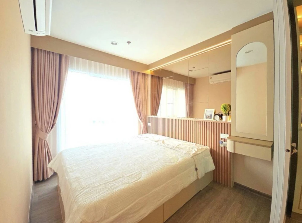 For rent: Regent Home Bangna, 30th floor, city view, decorated in Premium built-in style, gray tones, book now.