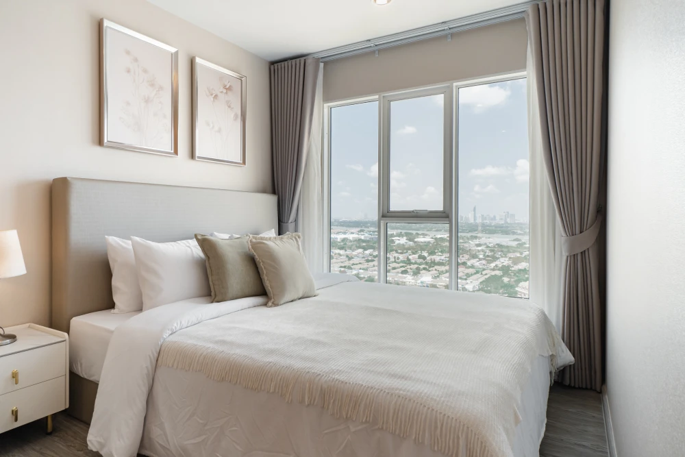 For rent: Regent Home Bangna, Building B, 31st floor, river view, high-quality built-in furniture, excellent value. You don't want to miss this!