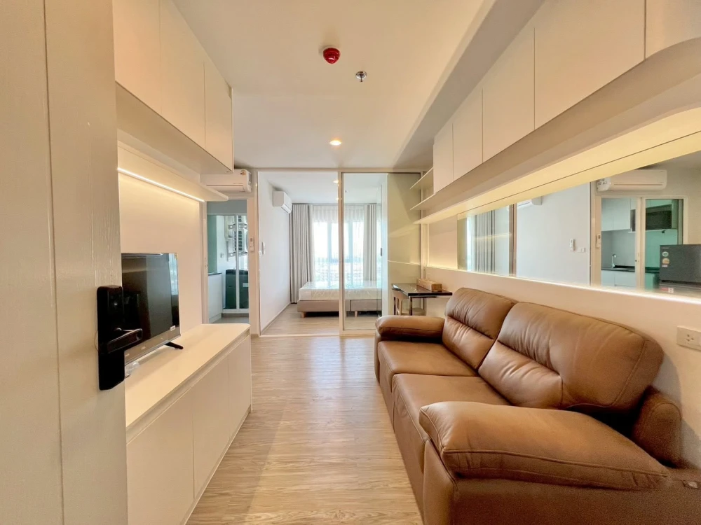 For rent: Regent Home Bangna. Fully furnished with built-in features throughout. Beautiful design, clearly defined spaces, and complete built-in furni