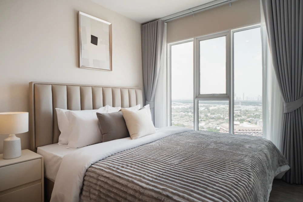 For rent: Regent Home Bangna, Chao Phraya River view, high-quality built-in HMR furniture. Book now!