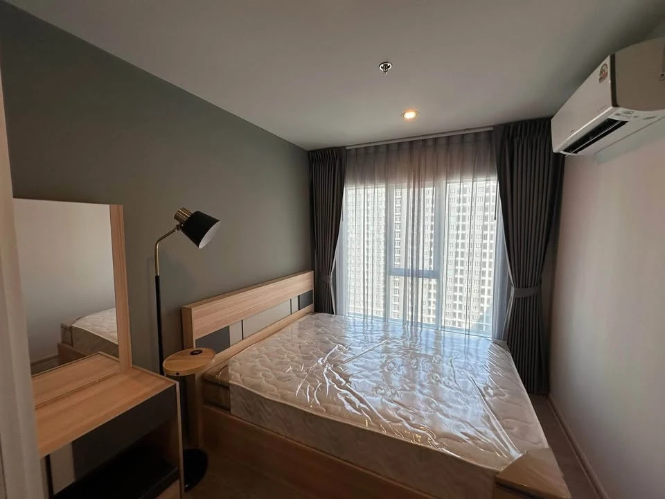 For rent: Regent Home Bangna, very high floor, with a very chill swimming pool view, fully decorated with functions, book now, don't hesitate.
