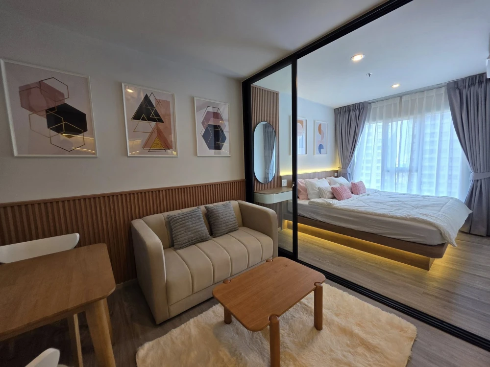 For rent: Regent Home Bangna. Nice room, coordinated decor, and high-quality built-in furniture. Book now!