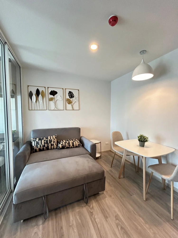 For rent: Regent Home Bangna, a lovely room with complete furniture and appliances. River bend view. Just bring your bags and move in!