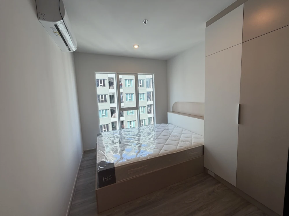 For rent: Regent Home Bangna, corner unit, quiet area, fully furnished and equipped with appliances. Just bring your bags and move in!
